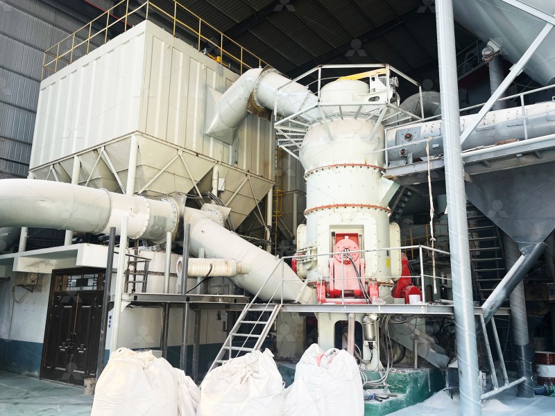 LUM Ultrafine Vertical Grinding Mill for high-capacity refractory clay production